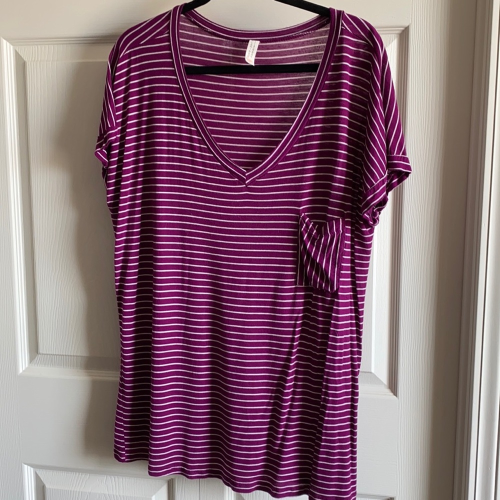 Slouchy v-neck tee w/ pocket